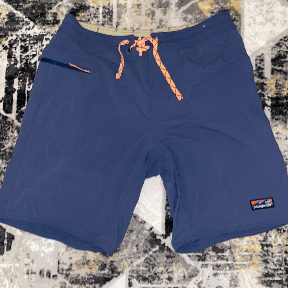 Patagonia mens short in greyish / blue